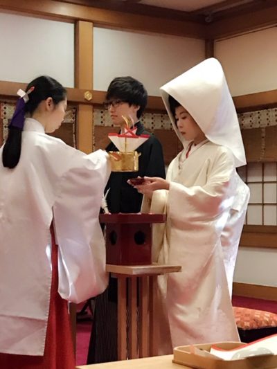 綿帽子も角隠しも 和装で結婚式を挙げたい 衣装のレンタルと着付けは東京のブライダルカ レーンにご相談ください